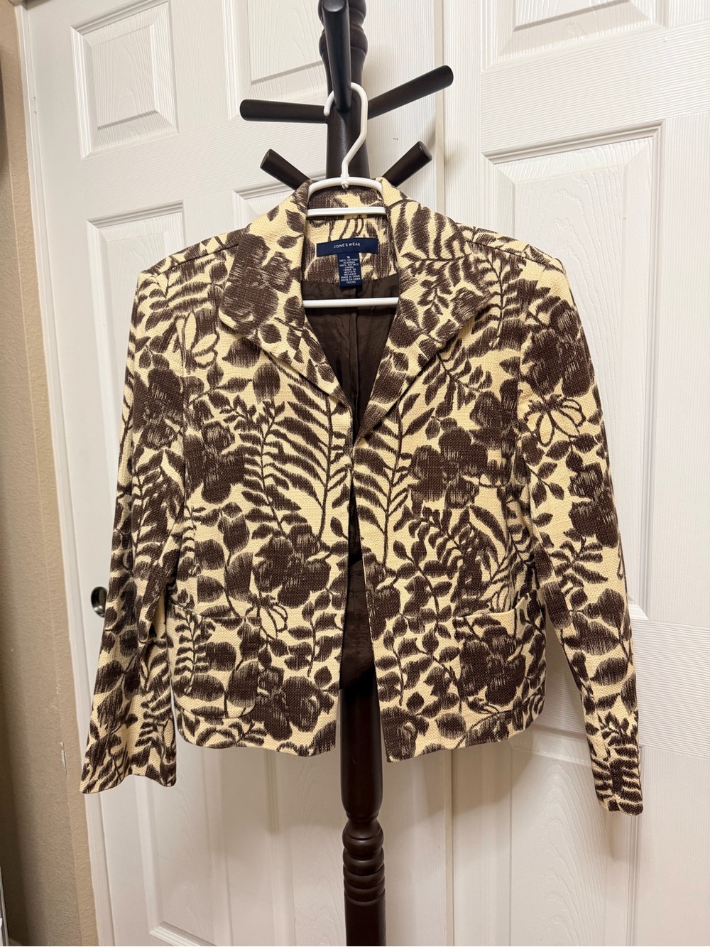 Jones Wear Brown and Cream Floral Jacquard Blazer
